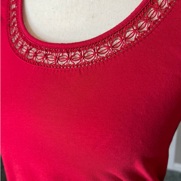Jones New York Blouse in Red with Crochet Trim Around Neckline Size Small - Picture 2 of 5
